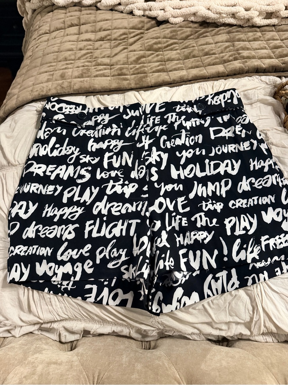 New York & Company Black White Word Print Shorts 16
